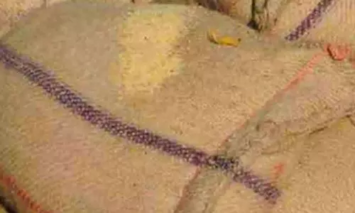 சுங்குவார்சத்திரம் அருகே 1 டன் ரேஷன் அரிசி சிக்கியது