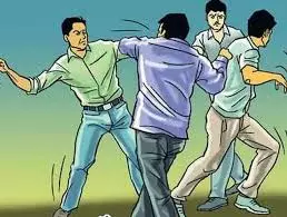 காரைக்கால் திருநள்ளாறில் வீட்டு சுவர் மீது டிராக்டர் மோதி சேதமானதால் விவசாயி மீது தாக்குதல் காரைக்கால் திருநள்ளாறில் வீட்டு சுவர் மீது டிராக்டர் மோதி சேதமானதால் விவசாயி மீது தாக்குதல்