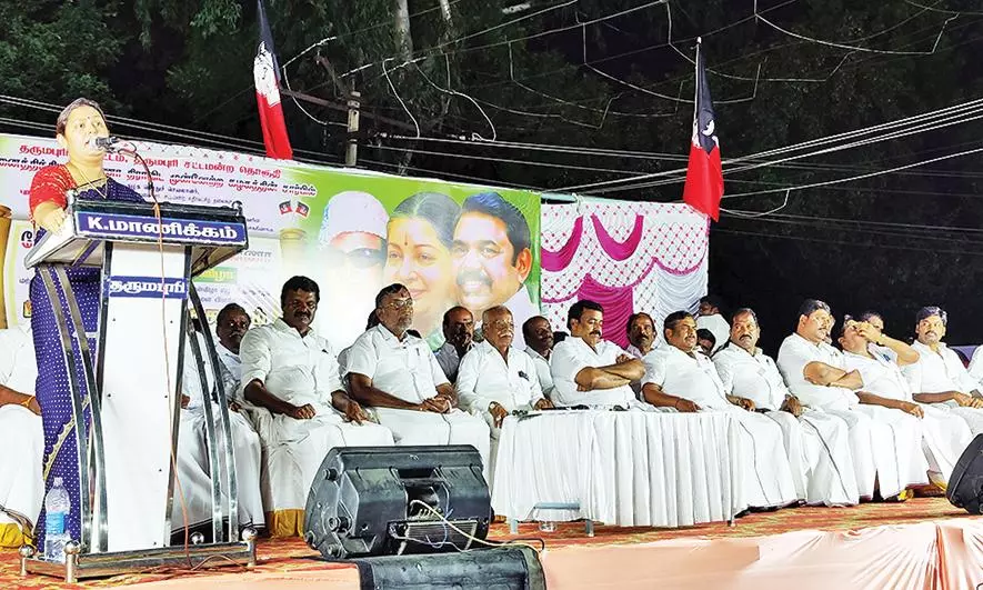 அண்ணாவின் பிறந்தநாளையொட்டி அ.தி.மு.க. சார்பில் பொதுக்கூட்டம் அண்ணாவின் பிறந்தநாளையொட்டி அ.தி.மு.க. சார்பில் பொதுக்கூட்டம்