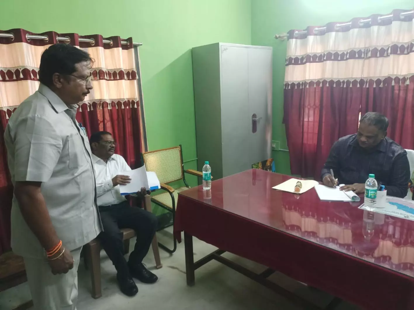 ரேஷன் அரிசி கடத்தலில் ஈடுபடுபவர்கள் மீது கடும் நடவடிக்கை: போலீசார் எச்சரிக்கை ரேஷன் அரிசி கடத்தலில் ஈடுபடுபவர்கள் மீது கடும் நடவடிக்கை: போலீசார் எச்சரிக்கை