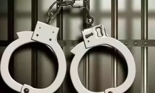 நாங்குநேரி அருகே பள்ளி மாணவியை கடத்தி திருமணம் செய்த சிறுவன் கைது