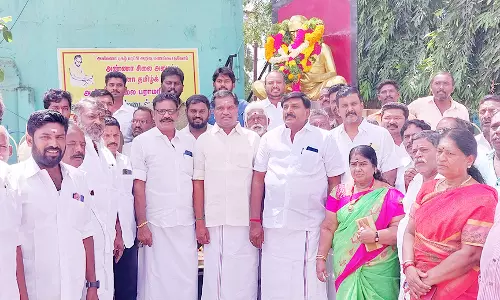 அண்ணா சிலைக்கு ஓ.பி.எஸ்.அணி-அ.ம.மு.க.வினர் மரியாதை