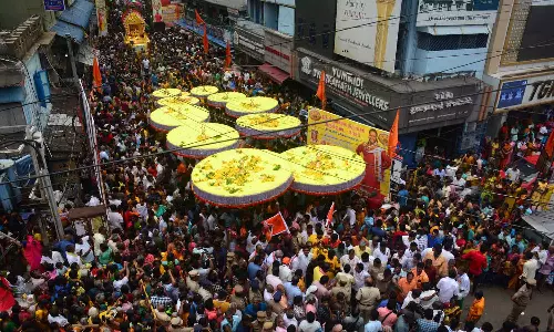 சென்னையில் கோவிந்தா... கோவிந்தா... கோஷத்துடன் திருப்பதி திருக்குடை ஊர்வலம்
