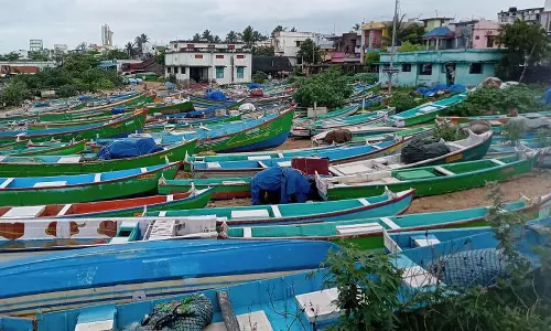 குளச்சல் பகுதியில் மழை - காற்று : கரை திரும்பிய மீனவர்கள்