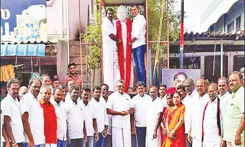 சமூகரெங்கபுரத்தில் அண்ணா சிலைக்கு மாலை அணிவிப்பு