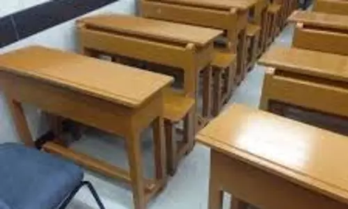 அரசு பள்ளிக்கு பெஞ்ச், டெஸ்க் வழங்கும் விழா