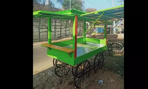 சாலைேயோர வியாபாரிகளுக்கு தள்ளுவண்டி