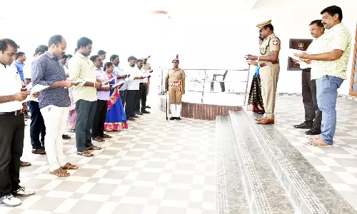 போலீஸ் சூப்பிரண்டு அலுவலகத்தில் சமூக நீதி நாள் உறுதிமொழி