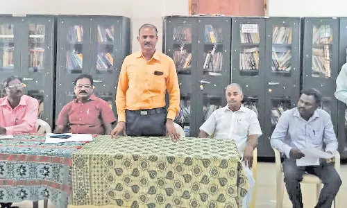 அரசு கல்லூரி மாணவர்களுக்கு பேச்சு பேட்டி