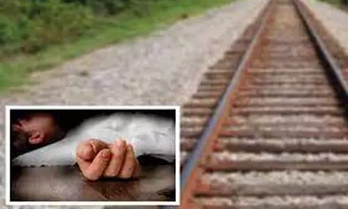 ரெயில் மோதி பெண் பலி