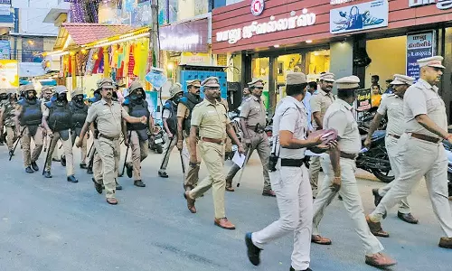 முத்துப்பேட்டையில், போலீசார் அணிவகுப்பு ஒத்திகை நிகழ்ச்சி