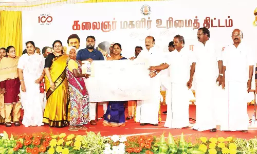 மகளிர் நலன் காப்பதில் தமிழக  அரசு முக்கிய பங்கு வகிக்கிறது: அமைச்சர் எம்.ஆர்.கே பன்னீர்செல்வம் பேச்சு