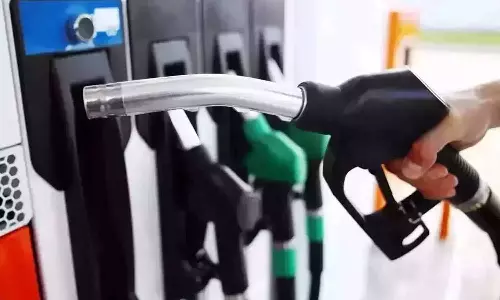 பாகிஸ்தானில் வரலாறு காணாத பெட்ரோல், டீசல் விலை உயர்வு