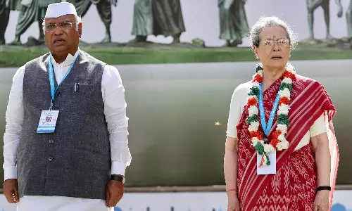 காங்கிரஸ் காரிய கமிட்டி கூட்டம்.. இந்தியா கூட்டணியுடன் ஒருங்கிணைந்து போராடனும்.. சோனியா காந்தி