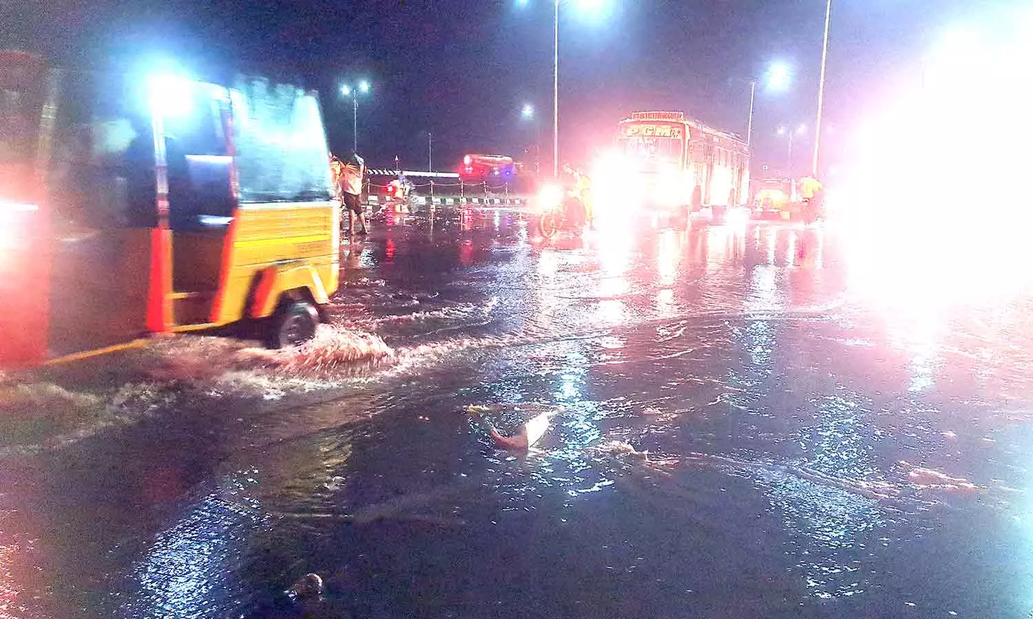 விடிய, விடிய பலத்த மழை