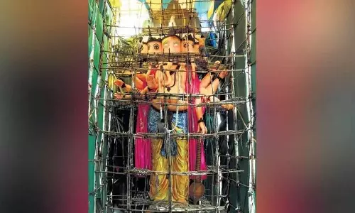 விசாகப்பட்டினத்தில் 117 அடி உயர விநாயகர் சிலை- 5 டன் களிமண்ணால் செய்யப்பட்டது