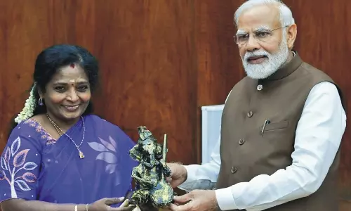 73-வது பிறந்த நாள்: விண்ணுலகிலும், மண்ணுலகிலும் பாரதத்தை நிலை நிறுத்தியவர் மோடி: கவர்னர் தமிழிசை புகழாரம்