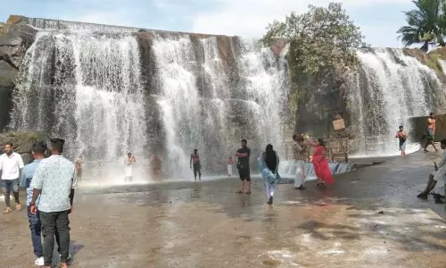 குமரியில் மழை நீடிப்பு