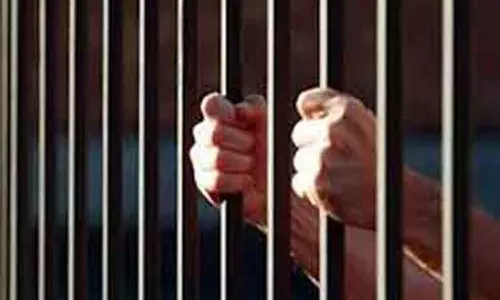 குழந்தை தொழிலாளர்களை பணியில் அமர்த்தினால் 2 ஆண்டு சிறை