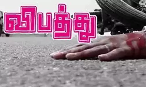 மோட்டார் சைக்கிள் மீது லாரி மோதி பால் வியாபாரி பலி