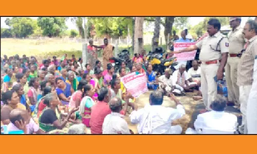 டாஸ்மாக் கடையை திறக்க எதிர்ப்பு தெரிவித்து கிராம மக்கள் போராட்டம்