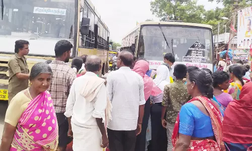 அரசு பஸ்கள் இயக்காததால் பொதுமக்கள் கடும் அவதி-மறியல்