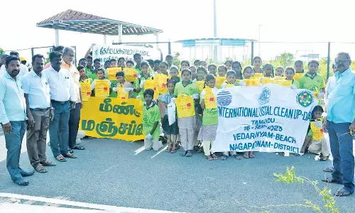 வேதாரண்யம் கடற்கரையில் தூய்மை பணி