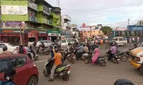 சுந்தராபுரத்தில் போக்குவரத்து நெரிசலுக்கு தீர்வு