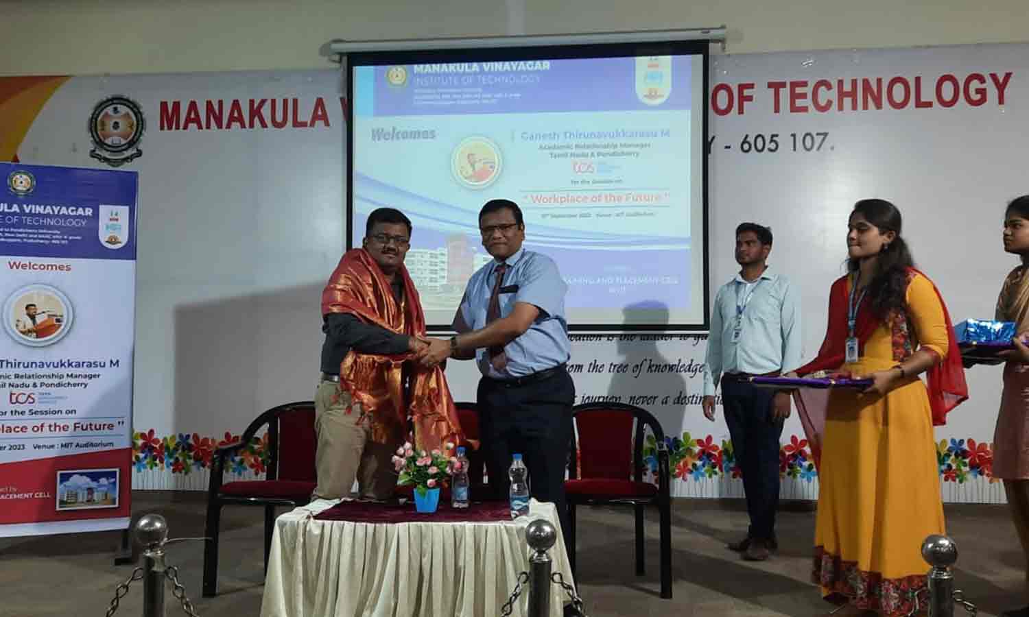 எம்.ஐ.டி. கல்லூரி மாணவர்களுடன் டி.சி.எஸ். நிறுவன அதிகாரி உரையாடல்