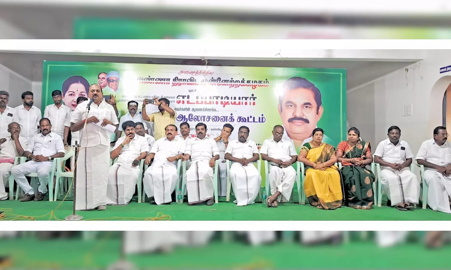 வள்ளியூரில் அ.தி.மு.க. பூத் கமிட்டி ஆலோசனை கூட்டம் வள்ளியூரில் அ.தி.மு.க. பூத் கமிட்டி ஆலோசனை கூட்டம்