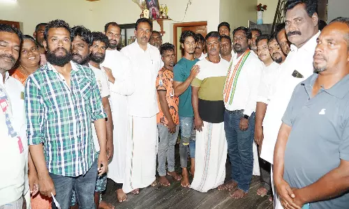 ஆழ்கடலில் படகு மீது கப்பல் மோதிய விபத்தில் காயமடைந்த மீனவர்களுக்கு விஜய்வசந்த் எம்.பி. ஆறுதல்