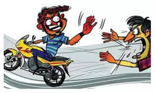 கடை முன்பு நிறுத்தியிருந்த மோட்டார் சைக்கிள் திருட்டு