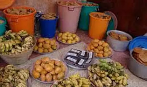 புதுமண தம்பதிகளுக்கு பலகாரக்குடம் சீர்வரிசை