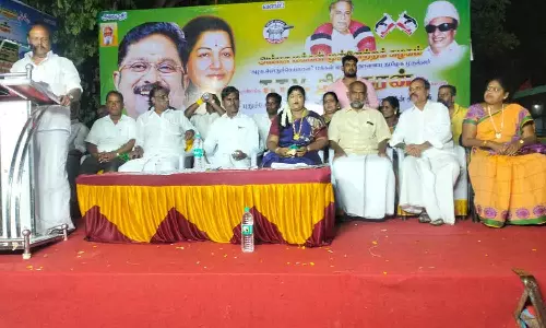 அ.ம.மு.க. சார்பில் 500 பெண்களுக்கு சேலை