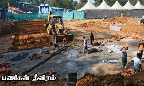 அவிநாசி ரவுண்டானாவில் பூங்கா அமைக்கும் பணிகள் தீவிரம்