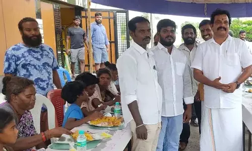 பிரதமர் மோடி பிறந்தநாள்: பழங்குடியின மக்களுக்கு அறுசுவை உணவு