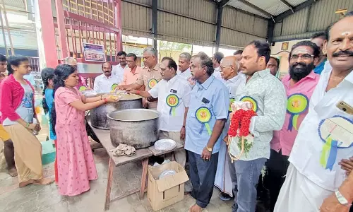 கோவில்பட்டியில் ராகவேந்திரா சேவா அறக்கட்டளை சார்பில் அன்னதானம்