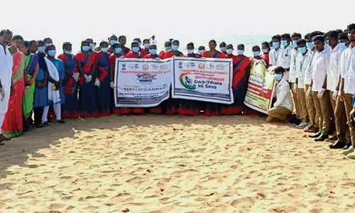 திருச்செந்தூர் கடற்கரையில் பிளாஸ்டிக் ஒழிப்பு விழிப்புணர்வு முகாம்