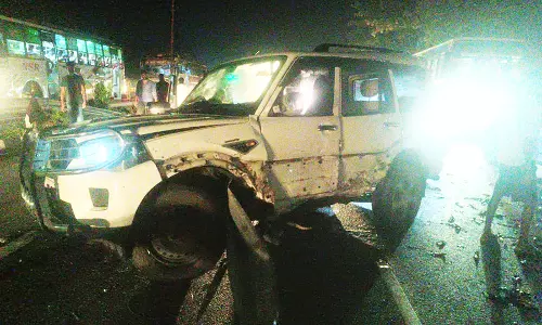 கிளியனூர் அருகே  கிராம மக்கள் திடீர் சாலை மறியல்