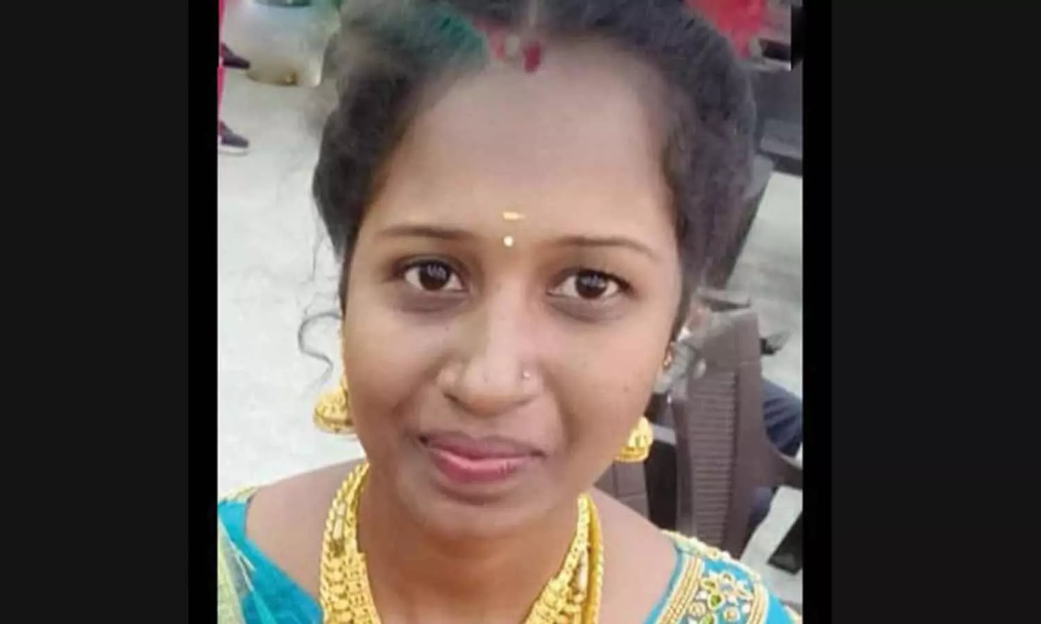 திருமணமான 2 ஆண்டில் இளம்பெண் தற்கொலை- உடலை வாங்க மறுத்து உறவினர்கள் போராட்டம் திருமணமான 2 ஆண்டில் இளம்பெண் தற்கொலை- உடலை வாங்க மறுத்து உறவினர்கள் போராட்டம்