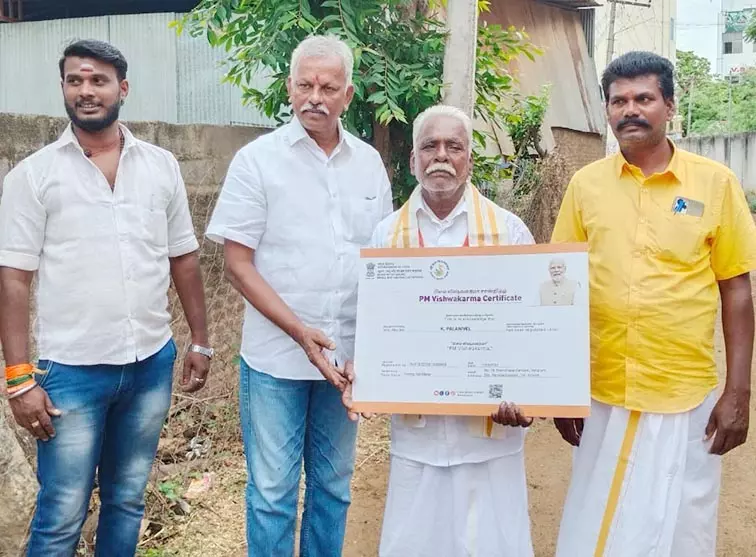 விஸ்வகர்மா திட்டத்தில் பயனடைந்த மீனவர்கள் விஸ்வகர்மா திட்டத்தில் பயனடைந்த மீனவர்கள்