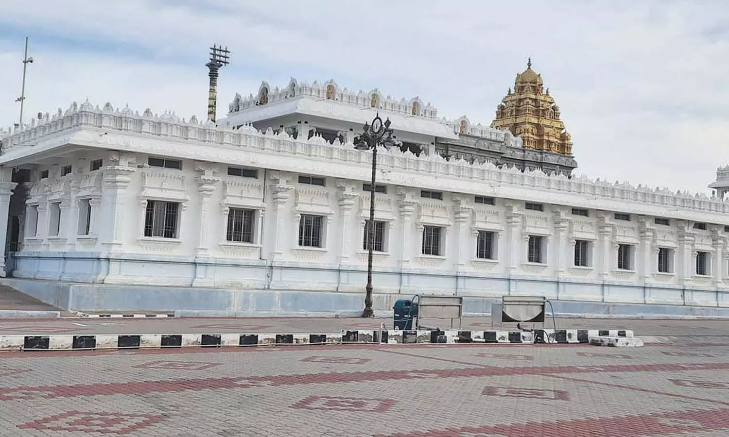 புரட்டாசி மாத பிறப்பையொட்டி குமரி பெருமாள் கோவில்களில் சிறப்பு வழிபாடு புரட்டாசி மாத பிறப்பையொட்டி குமரி பெருமாள் கோவில்களில் சிறப்பு வழிபாடு