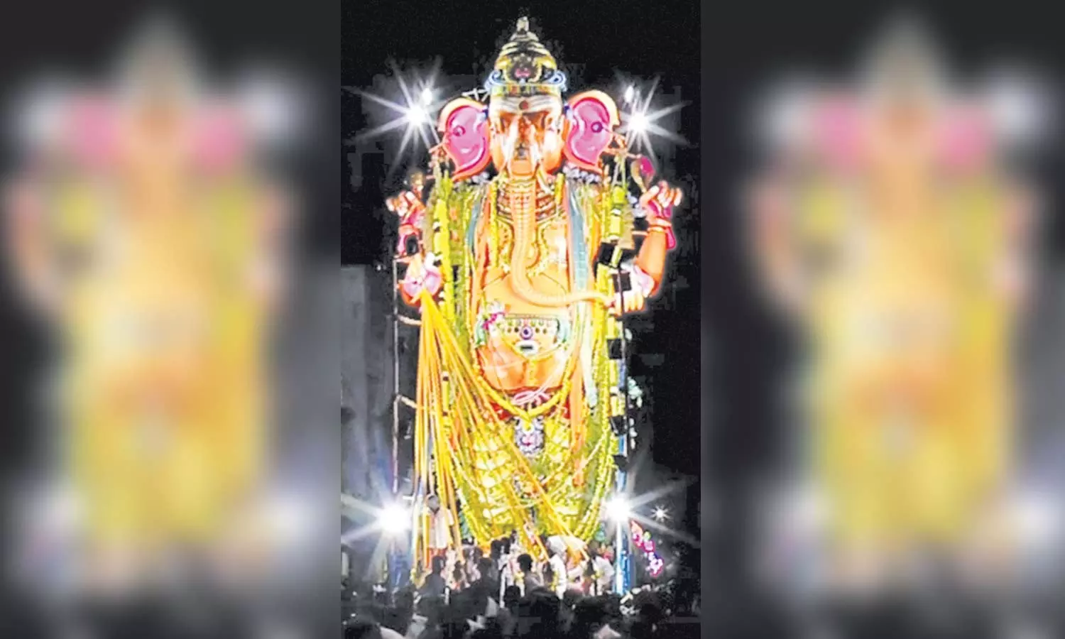 32 அடி உயர அத்திமர விநாயகர் சிலை ஊர்வலம் 32 அடி உயர அத்திமர விநாயகர் சிலை ஊர்வலம்
