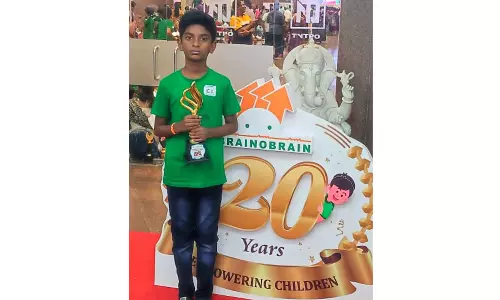 வத்தலக்குண்டுவில் சாதனை மாணவனுக்கு பாராட்டு