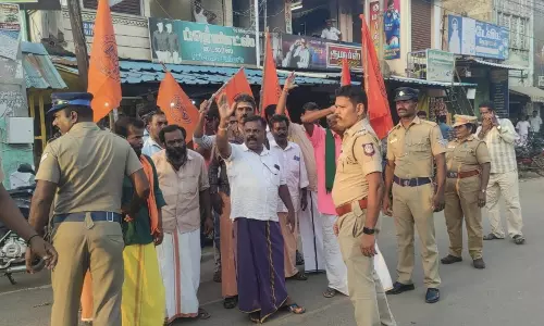 இந்து முன்னணியினர் ஆர்ப்பாட்டம்