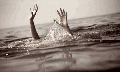 வலையை இழுத்த மீனவர் கடலில் தவறி விழுந்து சாவு