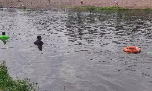 பவானி ஆற்றில் விநாயகர் சிலை கரைக்க சென்ற வாலிபர் மாயம்- தேடும் பணி தீவிரம்