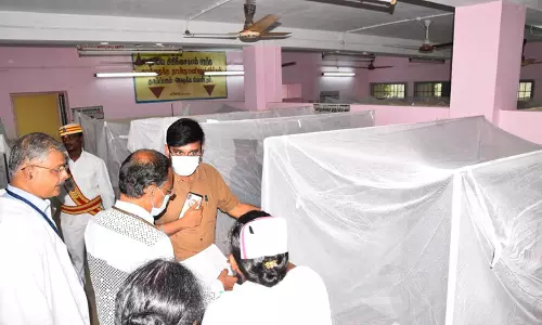 கடலூர் மாவட்டத்தில் 15 பேர் டெங்கு காய்ச்சலால் அனுமதி: கடலூர் அரசு மருத்துவமனையில் கலெக்டர் திடீர் ஆய்வு