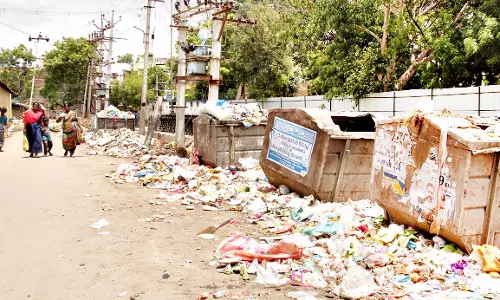 டன் கணக்கில் குப்பைகள் தேக்கம்