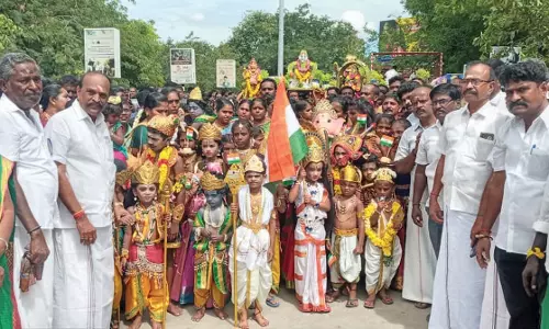 கோவில்பட்டி சக்தி விநாயகர் கோவிலில் விநாயகர் சதுர்த்தி ஊர்வலம் - கடம்பூர் ராஜூ எம்.எல்.ஏ.  தொடங்கி வைத்தார்